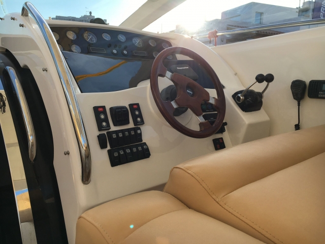  Interno dello yacht 
