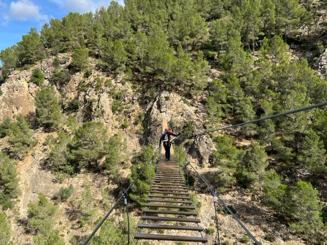  Hängebrücken auf der Route eines Klettersteigs 