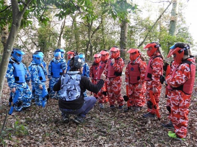  Group listening to the monitor 