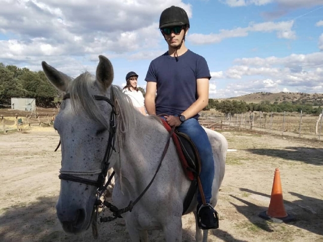 Aprende a montar a caballo en la Sierra Norte de Madrid