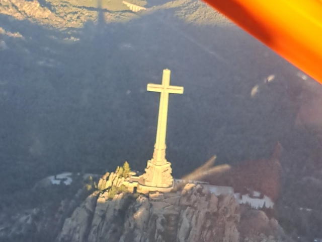 Vuelo en avioneta por el valle de los caidos