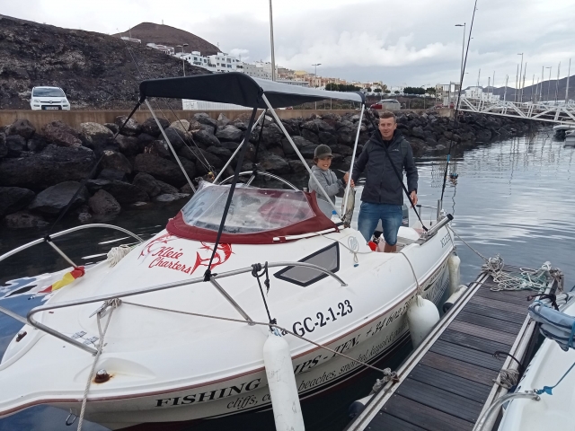 Nuestro barco amarrado en Fuerteventura