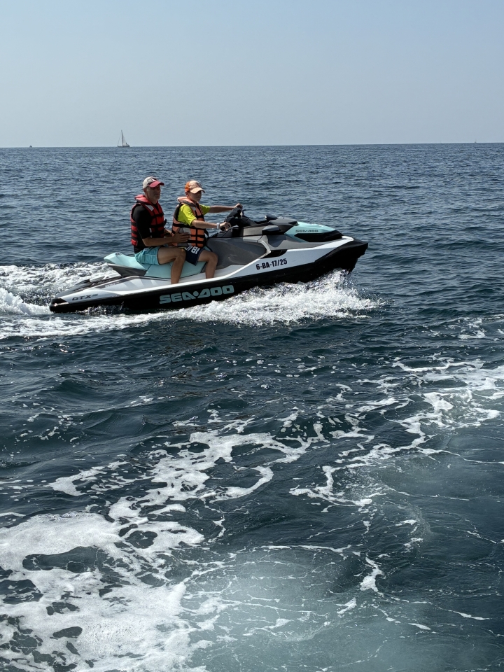 res_o-65277-motos-de-agua_de_natalie-maclean_img-4390_17549257496247.jpeg res_o-65277-motos-de-agua_de_natalie-maclean_img-4390_17549257496247.jpeg