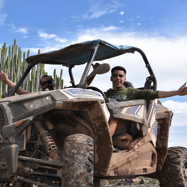 Disfrutando de la ruta en buggy