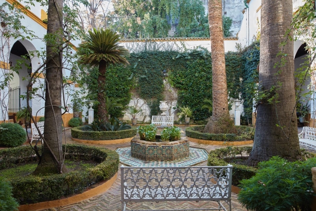  Garden of the Las Dueñas Palace 