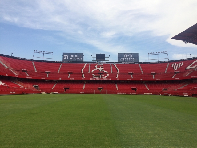  Sánchez-Pizjuán Stadium 