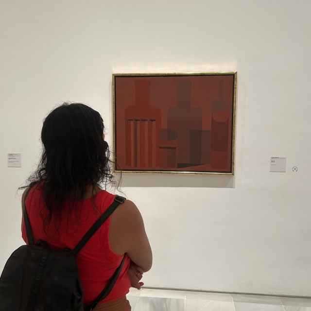 Observando la obra de arte