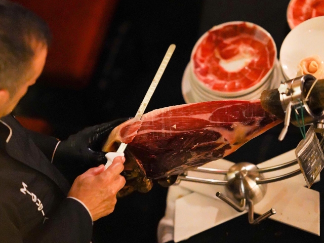  Tagliare il prosciutto 