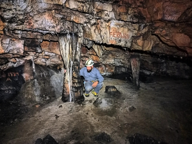  Osservazione di stalattiti e stalagmiti 