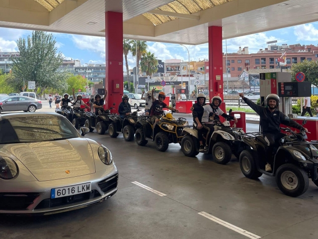 e-19865598-quads-en-la-gasolinera173987468717398747024371.jpg