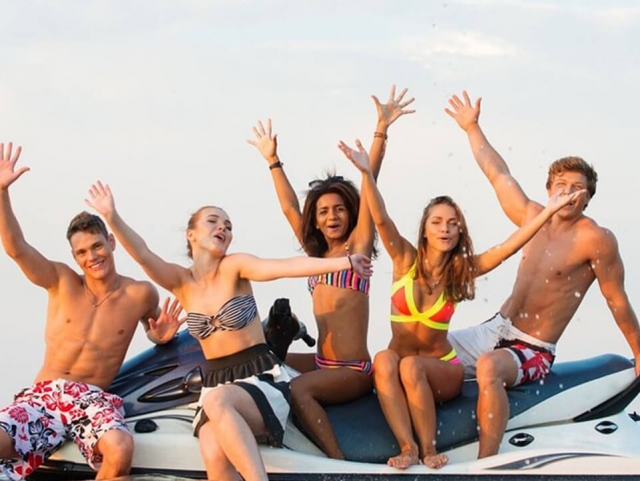  Jet Skis com amigos 