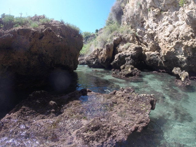 Entre las rocas de Maro