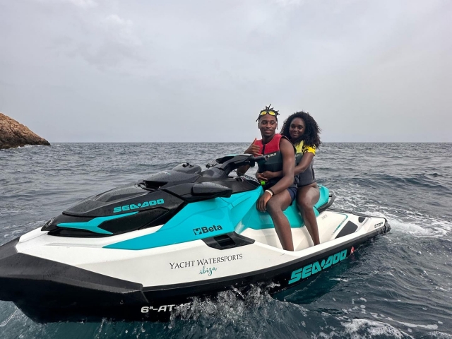 Motos de agua en pareja