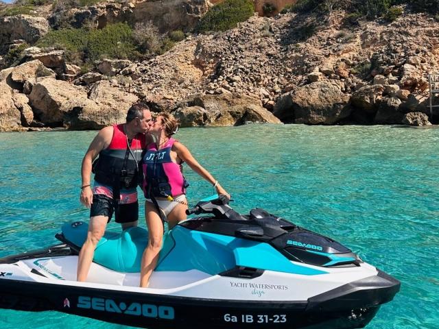Salida en moto acuática por Ibiza