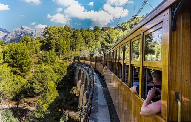 Logo Non Frills Exkursionen 