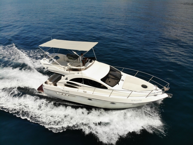 Barco Azimut 39