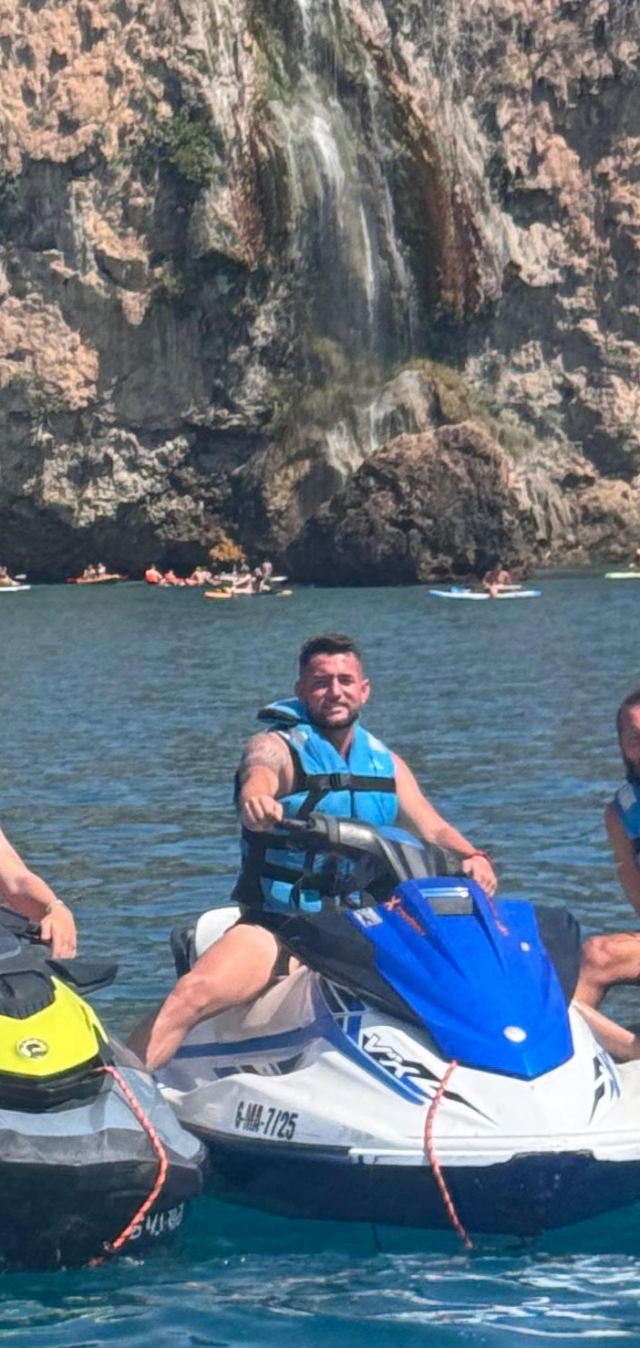 Opinión de Jonathan sobre Ruta en moto de agua a los Acantilados de Maro 1h