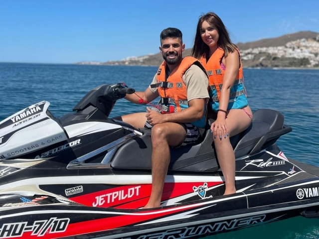  Experiences in water motorcycles on the coast of the Sun 