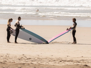 Momo Surf School