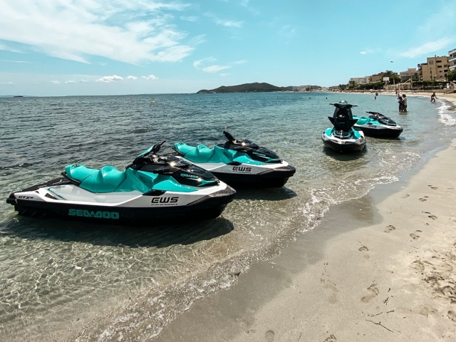  Aquatic Motorcycles On the shore 