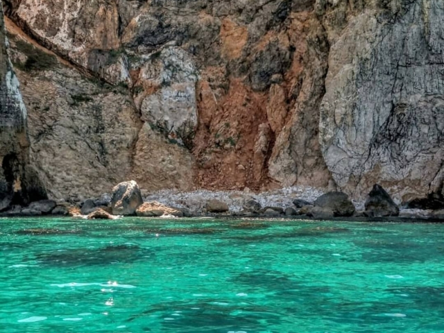 e-19866547-aguas-turquesa-durante-la-ruta-en-kayak175379455617537945666598.jpg