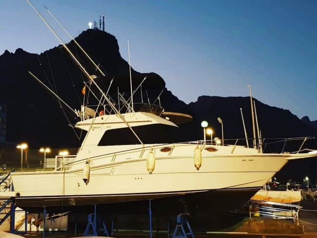 e-19866753-sube-a-nuestro-barco-y-navega-por-las-islas175793083317579332323846.jpg