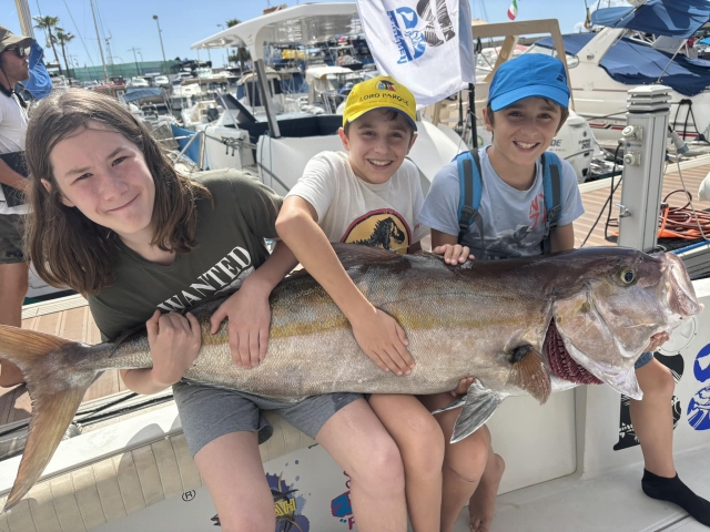 e-19866755-pesca-en-familia175792433117579243627660.jpg