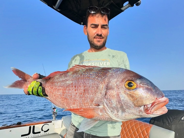  在大加那利岛拉斯帕尔马斯租船钓鱼 