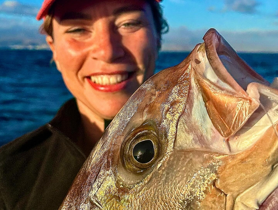  在岛上享受一天的钓鱼 