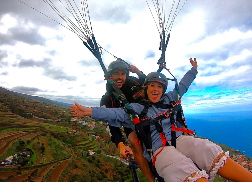 Sobrevolando Tenerife en parapente