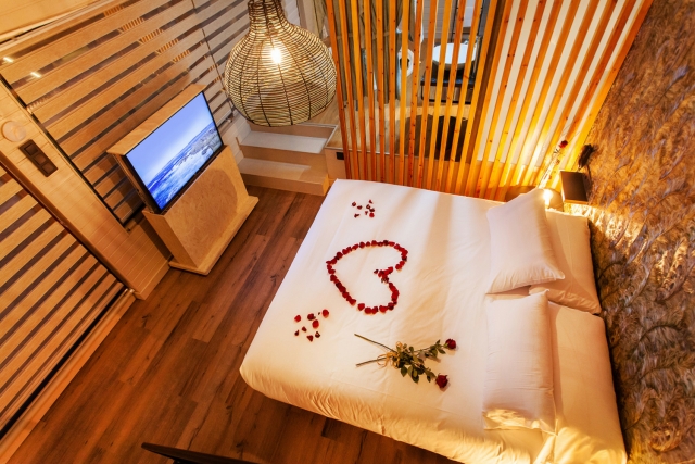  Romantisches Detail im Bett 