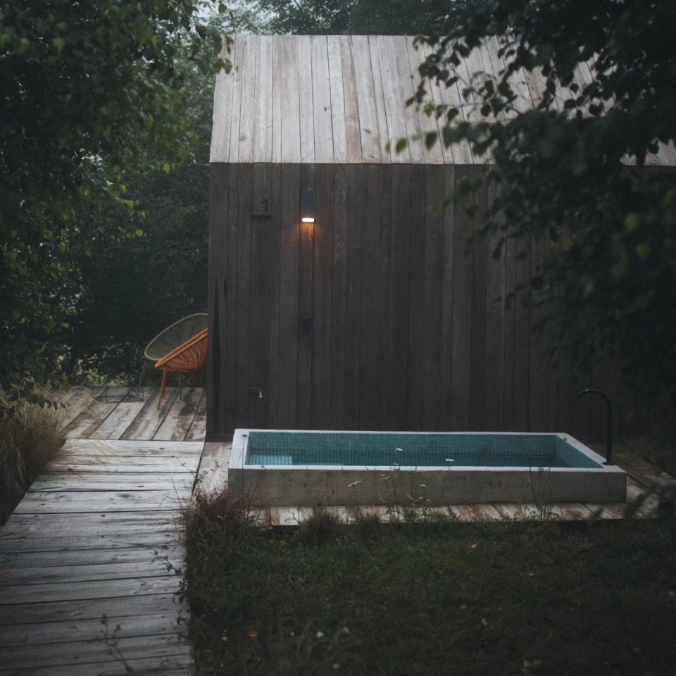  Detail des Pools und des Eingangs 