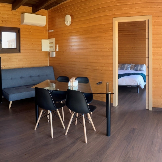  Wohnzimmer und Esszimmer 