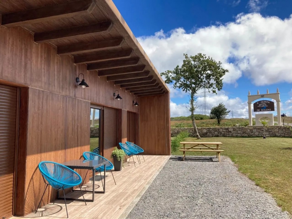 Eingang des ländlichen Komplexes 