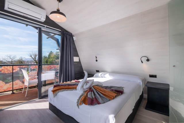  Schlafzimmer mit Willkommensdetail 