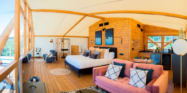  General view of the cabin 