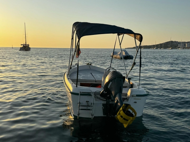 e-19867460-barco-de-alquiler-por-ibiza17743558291774356234506.jpeg