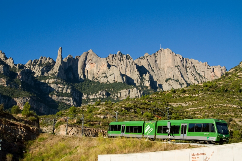 Macizo de Montserrat de fondo
