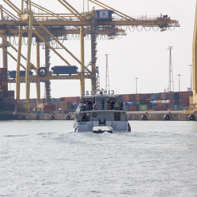  Passeggiata per il porto di Barcellona 
