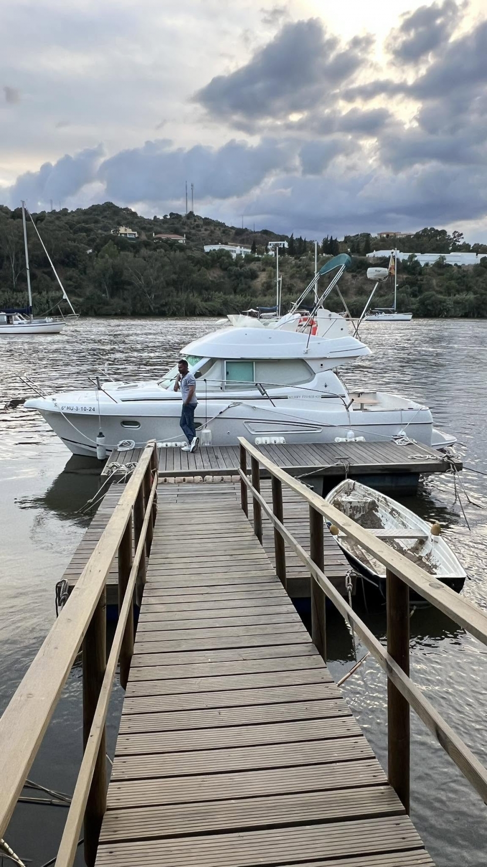 Charterboot bereit, entlang der Costa de Huelva zu segeln. 