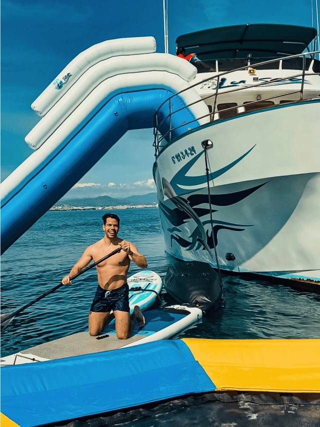 Segeln Sie bei einer Bootsfahrt durch das Mittelmeer 