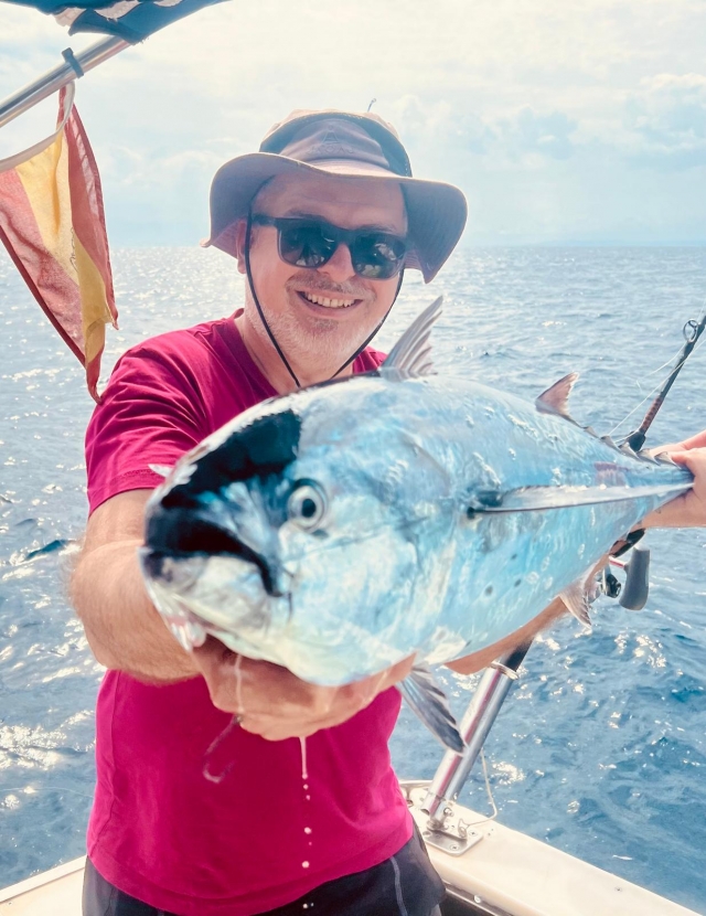 Pesca desde barco en Marbella