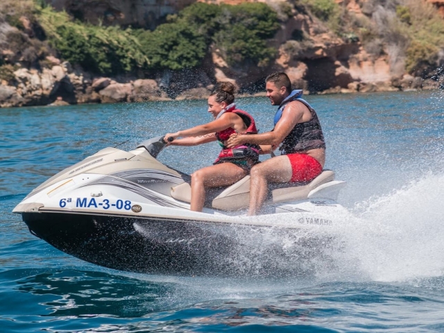  Profitez d'un itinéraire de jet ski à travers Nerja 