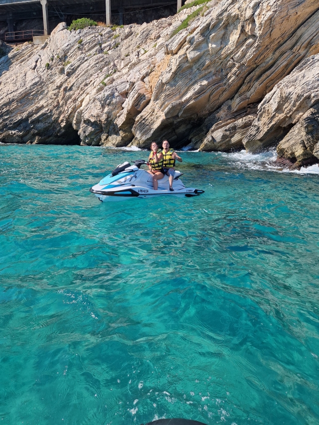 Explora en jet ski la costa del Garraf