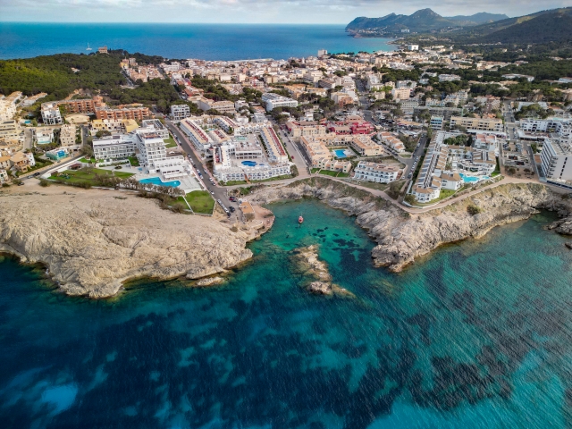 Découvrez les plages des Baléares à bord d'une planche de SUP 