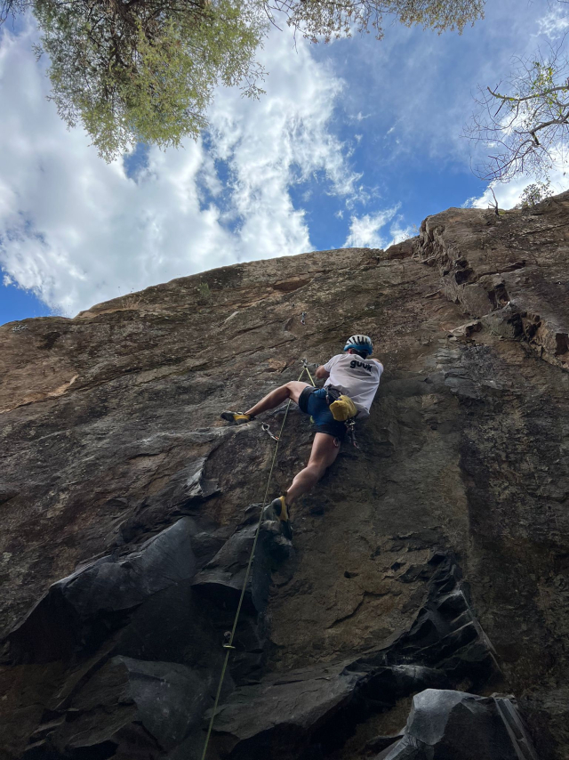  Escalade en plusieurs groupes 