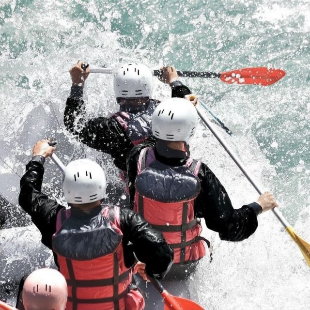 埃塞拉河 (Ésera River) 皮拉米德斯 (Pirámides) 河段激流漂流，2 小时