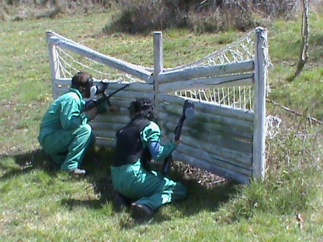  Após um obstáculo, no paintball