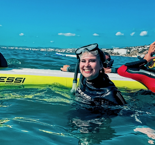 Equipo de snorkel en el barco