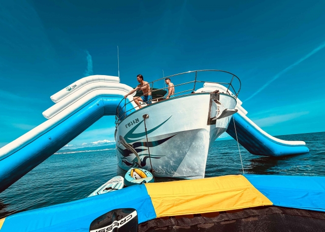 Barco con todos los extras para navegar